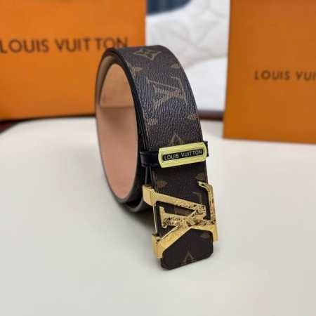 精品4.0纯钢雕花扣 批 配全套包装 品牌：L V海外原单 扣头材质：精品实心钢扣 带身材质正面：40Mm宽度采用双面进口原版皮腰带，真空电镀五金扣头实物拍摄 - 点击图像关闭