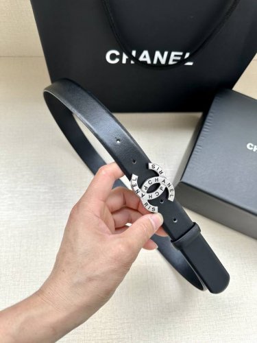 特 宽度3.0Cm Chanel 香奈儿两面原版碰纹牛皮搭配金 银色精品五金配件！