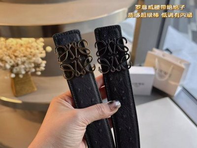 礼物爆款罗意威宽度：3.8Cm 鸵鸟纹新款原版搭配专柜新款精钢扣头。 时尚百搭，追求高端 原版的品质，品味的体现，休闲高大上！ Iphone实物实拍， 上身效果