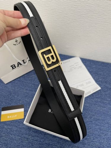 品牌 巴利 No.550117 描述 经典系列新品腰带，采用小牛皮材质，完美搭配手工车线，经典配色，可搭配商务西装或更为休闲的造型。腰带为法国尺寸，请在购买前参