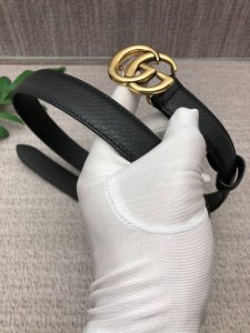 配全套包装礼盒 古驰：原单头层牛皮荔枝纹面.内衬头层小牛皮底，搭配原单扣：原产皮料定制，专柜宽度2.0