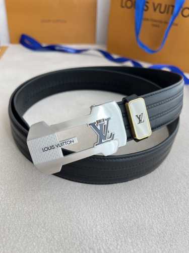 品名：Lv..路易..威登 腰带自动带 皮带 型号：自动扣，纯钢材质自动扣，头层牛皮自动带身，实物拍摄 材料：百分百头层牛皮，保证真皮。24K纯钢扣，永不掉色专
