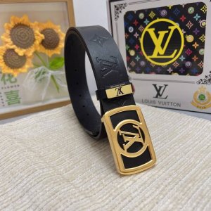 品名：Lv..路易..威登原单 材质：原单牛皮腰带 百分百头层牛皮腰带保证真皮，24K纯钢扣，专柜原单品质、做工精细，时尚大牌，送人自用首选 包装： 请认准如图