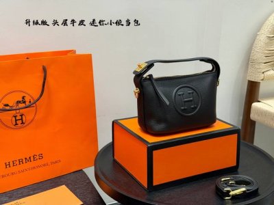 礼盒包装 升级版 头层牛皮 荔枝纹 爱马仕Hermes 新款手提饭盒包 终于知道为什么大家都那么喜欢这只小饭盒包啦~ 版型超好 不会软塌塌的每个颜色都是不同的好
