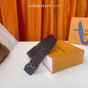 Louis Vuitton ：经典原单品质，黑咖双面荔枝纹，原单精品挂扣，精工制作，细节看图，实物拍摄，高端奢华，宽度4.0Cm