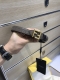 特 配送专柜包装 打孔针 宽20 Mm，原单进口双面头层牛皮，搭配原单钌钯电镀F扣，手感.油边近乎完美，原产皮料定制，质感无可挑剔，出众的细节，高清实拍，货真价