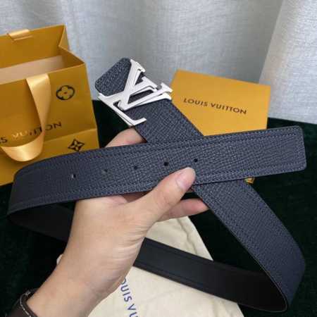 寬度40Mm Louis Vuitton 腰帶 ！正品買版打造 ！寬度40由極為柔軟的新版utah皮革裁制而成，表面粒紋清晰可見，此款腰帶配有雙層縫線， - 点击图像关闭