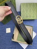品牌 古驰 Gucci 描述 采用高级gucci Signature真皮精制而成，触感厚实，饰以双g商标带扣。腰带为意大利尺寸，请在购买前参阅腰带尺寸指南. 原