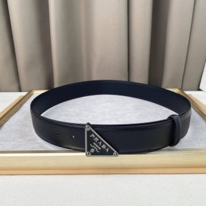 普拉D。 头层牛皮 宽3.8Cm 官网同步，纯铜金属标识。头层牛皮，柔软舒适。适合商务低调人士