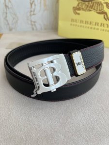 品名：巴宝莉.Burberry 腰带自动带 皮带 型号：自动扣，纯钢材质自动扣，自动带身，双面头层牛皮 材料：百分百头层牛皮，保证真皮。24K纯钢扣专柜同等质量