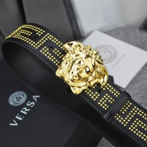 范思哲 ，宽4.0Cm， 原单货，专柜同款、实拍图，带身采用原厂进口原版皮镶满纯铜柳丁，.牛皮，结合精致的美人图扣头，时尚与美的聚焦，触碰手感舒适，有质感，清晰