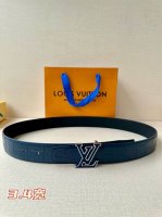 3.5宽Louis Vuitton 采用进口头层牛皮压鳄鱼肚皮搭配精致三色钢扣头.底皮原版头层牛皮宽 做工精细，百搭，上身超好，品质一流 一件代发