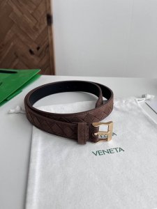 Bv 2026新款女士编织Watch腰带 纯手工Intreccio小格子编织 原厂真麂皮搭配微复古金色表扣设计针扣 宽度2.5Cm 颜色: 深棕色 DDD