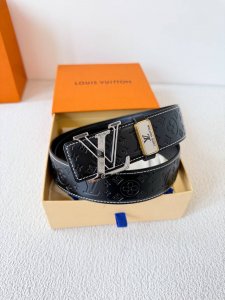 品名 Lv..路易..威登腰带皮带原单 型号 挂扣 经典纯钢材质挂扣 头层牛皮 图片实物拍摄 材料 头层牛皮 挂扣系列 纯钢材质扣头 钯镀电镀工艺永不掉色 经典