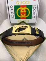 古驰 原单 原单头层牛皮孔雀纹面，内衬头层牛皮压横条纹底．搭配原单自动扣．此款腰带双面采用意大利原定厂制进口牛皮带身 ，对专版柜足宽3.5宽 DDD