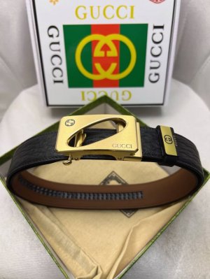 古驰 原单 原单头层牛皮孔雀纹面，内衬头层牛皮压横条纹底．搭配原单自动扣．此款腰带双面采用意大利原定厂制进口牛皮带身 ，对专版柜足宽3.5宽 DDD