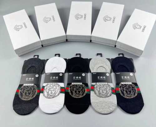 特 Versace 范思哲新品男款隐形船袜 一盒五双 纯棉材质织造，超柔软舒适，提花经典美人头标志，完全彰显该品牌男士的低调奢华风格，永不落幕的极简五色：黑、藏