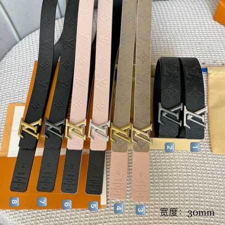 寬度：30Mm 最新女士雙面腰帶 寬度3Cm 進口原廠小荔枝飾有經典的標誌性壓花效果 襯托小牛皮底 經典字母搭扣 雙面可用 有黑色和粉色兩色選 - 点击图像关闭