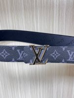 特 4.0当季新款 一面进口小牛皮 一面进口帆布印花 可双面用 搭配精品扣头 实物实拍