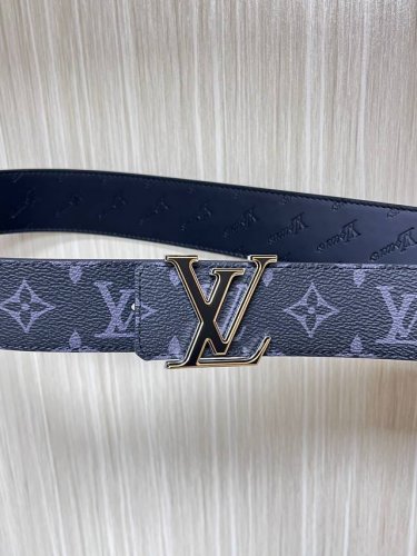 特 4.0当季新款 一面进口小牛皮 一面进口帆布印花 可双面用 搭配精品扣头 实物实拍