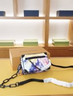 路易威登 官网同步 高版本 斜挎单肩背包 永恒不过时的标志性产品 纯原单牛皮 顶级五金制作 非市面普通版本 今年Lv最爱的款 全部实拍 实用性非常高 完全不用担
