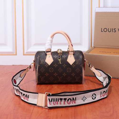 升级版M46234 本款 Speedy BandoulièRe 20 手袋采选 Monogram 帆布、牛皮革饰边和织物内衬，以玲珑尺寸延续 Speedy 旅行