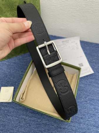 品牌 古驰 Gucci 特 描述 采用高级gucci Signature真皮精制而成，触感厚实，饰以双g商标带扣。腰带为意大利尺寸，请在购买前参阅腰带尺寸指南. - 点击图像关闭