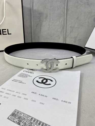 宽度3.0Cm Chanel 香奈儿 经典款平纹 两面牛皮搭配 金 银 色镶钻钢扣。