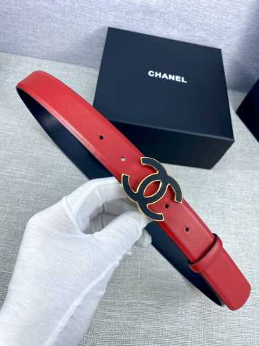 特 宽度3.0Cm Chanel 香奈儿女士腰带皮带新款柔软的内衬进口小牛皮搭配精品钢扣贴皮金 银色扣。