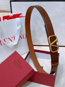 特 VALENTINO GARAVANI VLOGO SIGNATURE 可双面佩戴水钻 亮面小牛皮腰带 -VLOGO SIGNATURE搭扣，饰以施华洛世奇钻