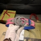 古奇 ，宽4.0Cm，新款 这条腰带上的图案让人想起了西洋双陆棋的棋盘，引人注目的菱形图案出现在充满活力的新迭代中，与各种材料相结合。其结果是一个折衷的拼凑设计