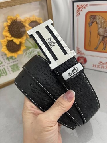 品名：爱马仕.HermèS 原单 材质：原单牛皮腰带 百分百头层牛皮腰带保证真皮，24K纯钢扣，专柜原单品质、做工精细，时尚大牌，送人自用首选 包装： 请认准如