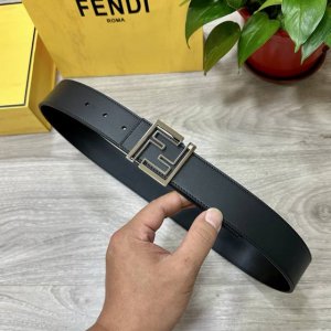特 Fendl 芬迪 宽40Mm双面原版小牛皮 搭配单钌钯电镀扣 完美的手感.油边 出众的设计.风格 高贵奢华 时尚大方 高清实拍 货真价实 品质保证 双面用