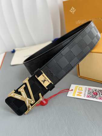 品名： Lv..路易..威登腰带皮带原单 型号：挂扣，经典纯钢材质镶钻字母挂扣，头层牛皮，图片实物拍摄 材料：头层牛皮，挂扣系列，纯钢材质扣头，钯镀电镀工艺永不 - 点击图像关闭