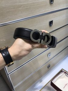 配送专柜包装 打孔针 特 新款 F宽35Mm 标志造型皮带，圆柱8字S F铆钉扣，双面进口原版进口压花牛皮配而制成，镀金表面金属制品，品质保证，非市场通货