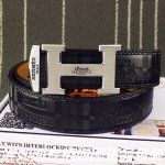 品名：爱玛仕.Her..Mes原单 型号：认准如图专柜包装，赠送打孔器材料：百分百头层牛皮皮带，纯手工编织，24K纯钢扣中间带Logo字母保证真皮。专柜同等质量