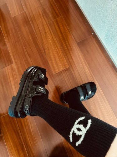 配包装 一盒2 双 Chanel 香奈儿 超级爆款！网红小腿袜，中筒袜+长筒袜，经典爆款组合原单品质！官网同步，一直在售的炒鸡经典款经典四条杠小腿袜，Ins明星