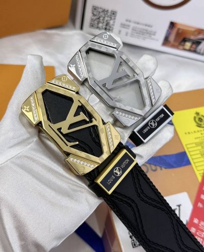 皮带：Lv..路易..威登顶级复刻.镶钻 腰带：原单品质百分百头层牛皮，保证真皮。雕花镂空镶钻工艺.真空电镀.永不掉色.24K纯钢扣纯手工编织系列双面可用专柜同