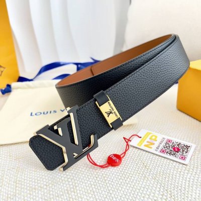 品名： Lv..路易..威登腰带皮带原单 型号：挂扣，经典纯钢材质亚克力面字母挂扣，头层牛皮，图片实物拍摄 材料：头层牛皮，挂扣系列，纯钢材质扣头，钯镀电镀工艺