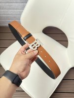 巴宝利 带宽34Mm 正品尺寸 专柜精品扣，真空电镀，工艺精细 天然头层牛皮.质感十足，手感柔软。时尚个性，经典百搭！可自行选择搭配