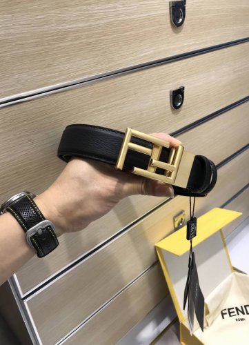 配送专柜包装 打孔针 特批p 新款 Fd 宽35 Mm 标志造型皮带，拉丝ff尾夹扣转式带扣，进口小牛皮搭配经典原版荔枝纹，支持nfc 芯片 ，镀金表面金属制品