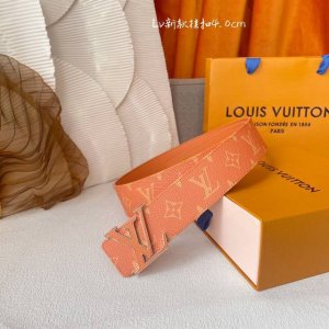 特 Louis Vuitton驴牌 ：原单品质，新款印花面配原版十字纹皮，搭配原单精品扣，精工制作，细节看图，实物拍摄，高端奢华，宽度4.0Cm