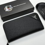 Prada M01颜色 黑 边角散字唛银 尺寸 19*10.5*3.5Prada专柜最新款火爆登场！采用进口小牛皮，做工精致，媲美专柜！