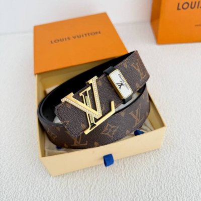 品名： Lv..路易..威登腰带皮带原单 型号：挂扣，经典纯钢材质镶钻挂扣，头层牛皮，图片实物拍摄 材料：头层牛皮，挂扣系列，纯钢材质扣头，钯镀电镀工艺永不掉色