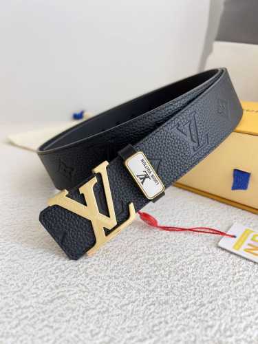 品名： Lv..路易..威登腰带皮带原单 型号：挂扣，经典纯钢材质面字母挂扣，头层牛皮，图片实物拍摄 材料：头层牛皮，挂扣系列，纯钢材质扣头，钯镀电镀工艺永不掉