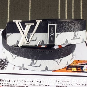 品名：Lv.路易威登顶级原单复刻 型号：赠送专柜全套礼盒包装，打孔器 材料：百分百进口原厂头层牛皮，24K纯钢扣彩色印花相间双色图案，保证真皮。专柜同等质量，
