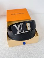 品名： Lv..路易..威登腰带皮带原单 型号：挂扣，经典纯钢材质镶钻挂扣，头层牛皮，图片实物拍摄 材料：头层牛皮，挂扣系列，纯钢材质扣头，钯镀电镀工艺永不掉色