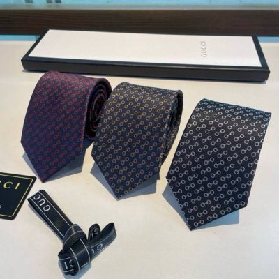 G家专柜新款 男士领带，稀有采用经典小G Logo提花展现精湛手工与时尚优雅的理想选择，这款领带将标志性完美的结合，以时尚搭配手法演绎的更显雅致风范。让男士可以