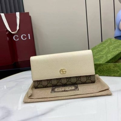 顶配版 Gucci新品采用进口原厂皮，进口线，新款Ophidia系列 采用意大利进口小牛皮，配以经典双G五金，新的式样和轮廓托的新作登场了。结构形状，其中内侧被