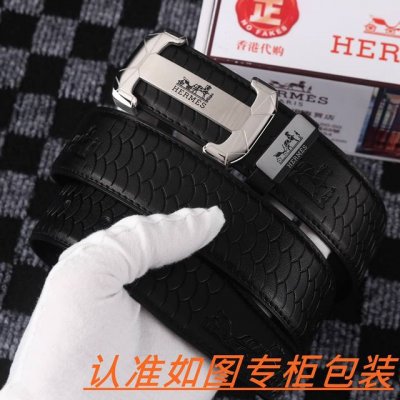男士腰带：爱马仕 原单 男士皮带：百分百头层牛皮，保证真皮。24K纯钢扣双面可用专柜同等质量， 送人自用首选 包装： 请认准如图专柜包装，赠送打孔器，银联发票，